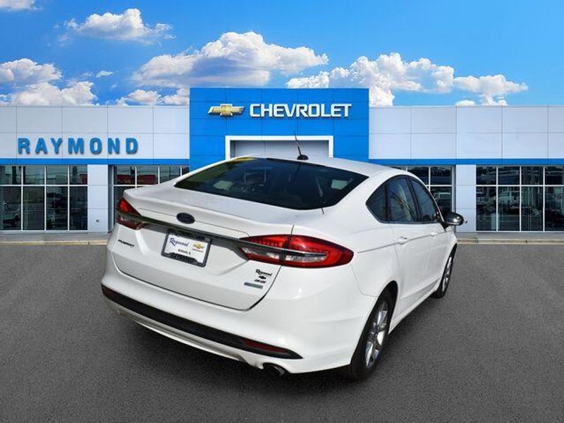 Used 2017 Ford Fusion SEImage 3