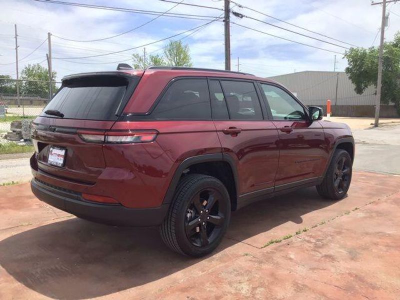 New 2025 Jeep Grand Cherokee Altitude X 4x2Image 5