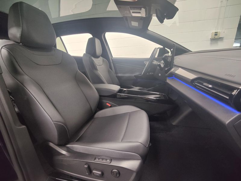 Used 2023 Volkswagen ID.4 Pro S AWD w/Glass RoofImage 6