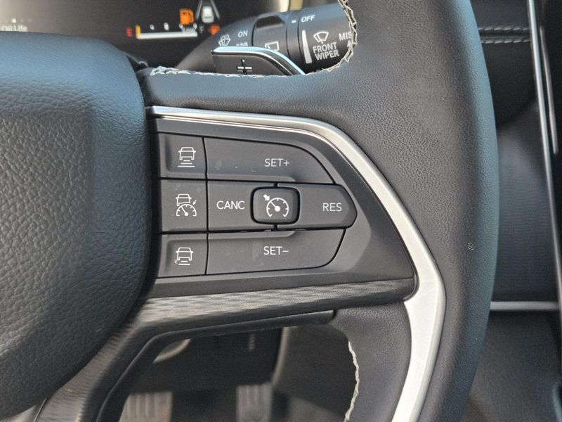Used 2025 Jeep Grand Cherokee Altitude X 4x2