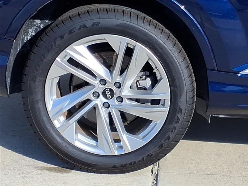 Used 2022 Audi Q7 55 Premium PlusImage 6