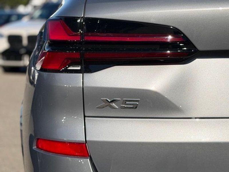New 2026 BMW X5 sDrive40iImage 8