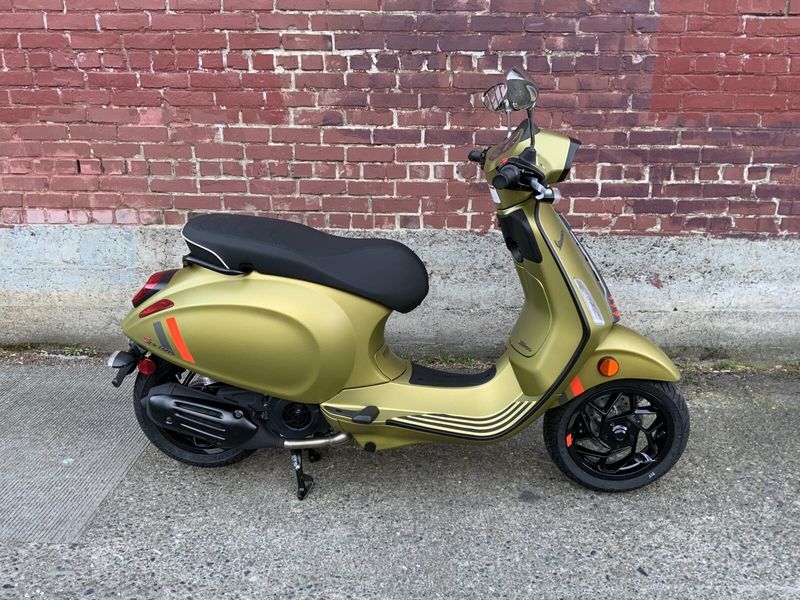 New 2024 Vespa 150 SPORT 