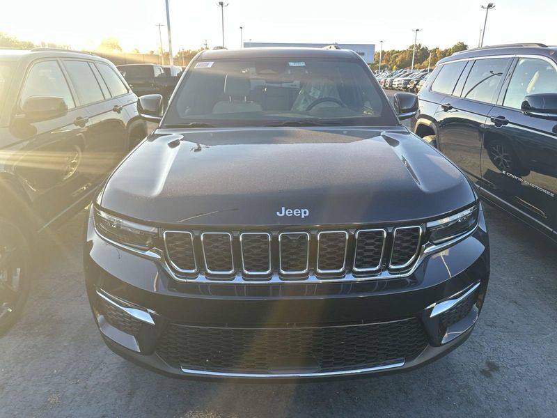 2025 Jeep Grand Cherokee Limited 4x4Image 2