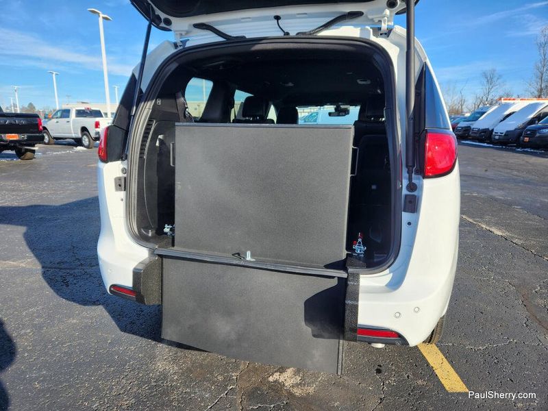 New 2026 Chrysler Voyager LX