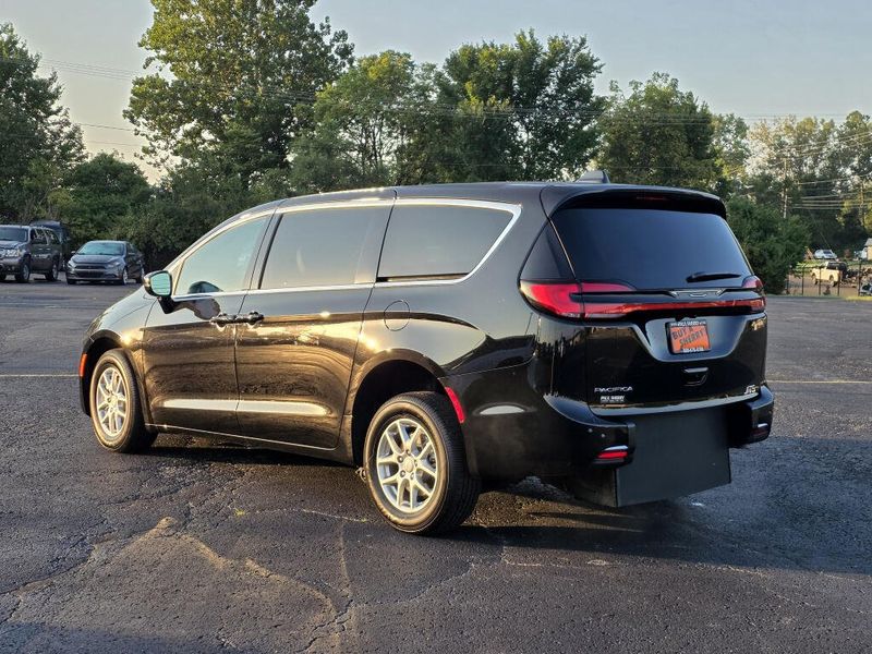 New 2027 Chrysler Pacifica Select