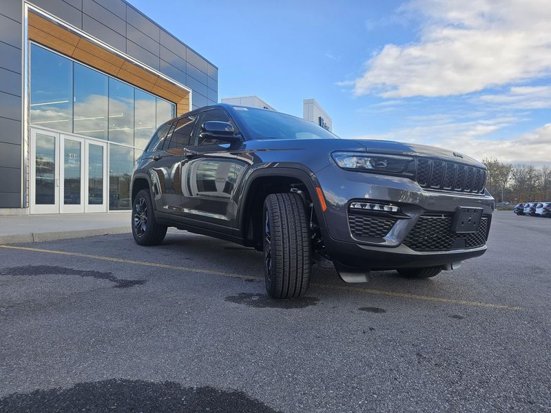 New 2025 Jeep Grand Cherokee Limited 4x4Image 2