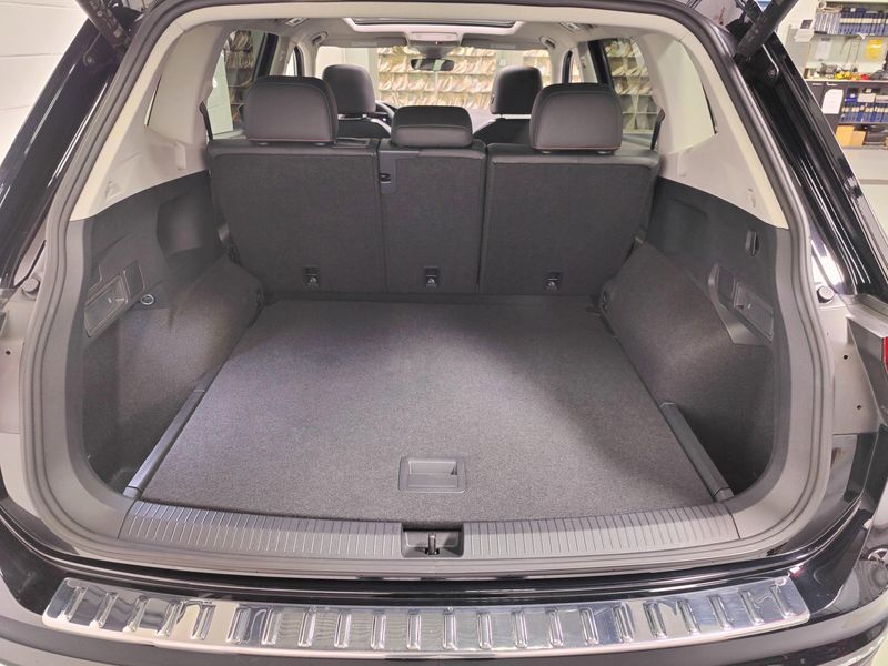 Used 2024 Volkswagen Tiguan Wolfsburg Edt AWD w/SunroofImage 12
