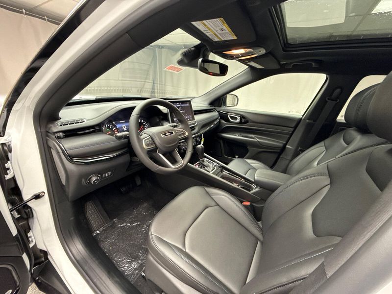 New 2025 Jeep Compass Limited 4x4Image 9