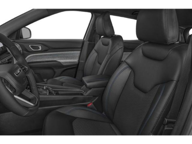 2026 Jeep Compass Latitude Altitude2026 Jeep Compass Latitude Altitude