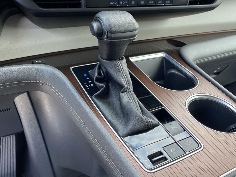 2024 Toyota Sienna LEImage 25