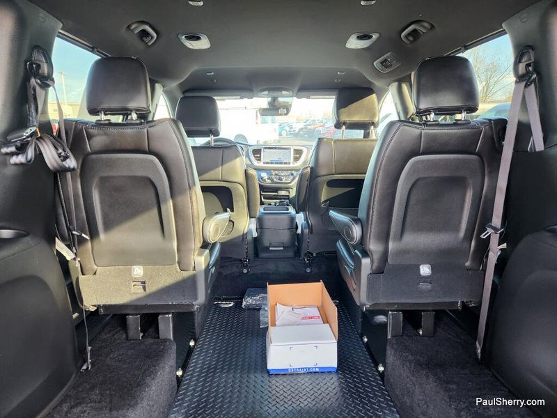 New 2026 Chrysler Voyager LX