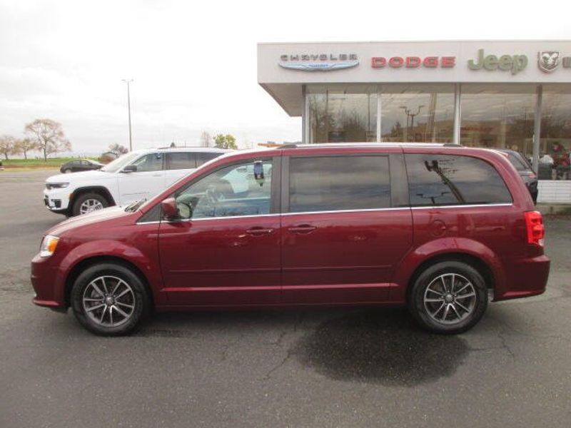 2017 Dodge Grand Caravan SXTImage 14