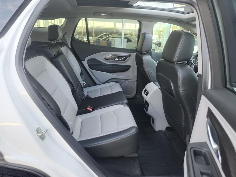 Used 2024 GMC Terrain SLT