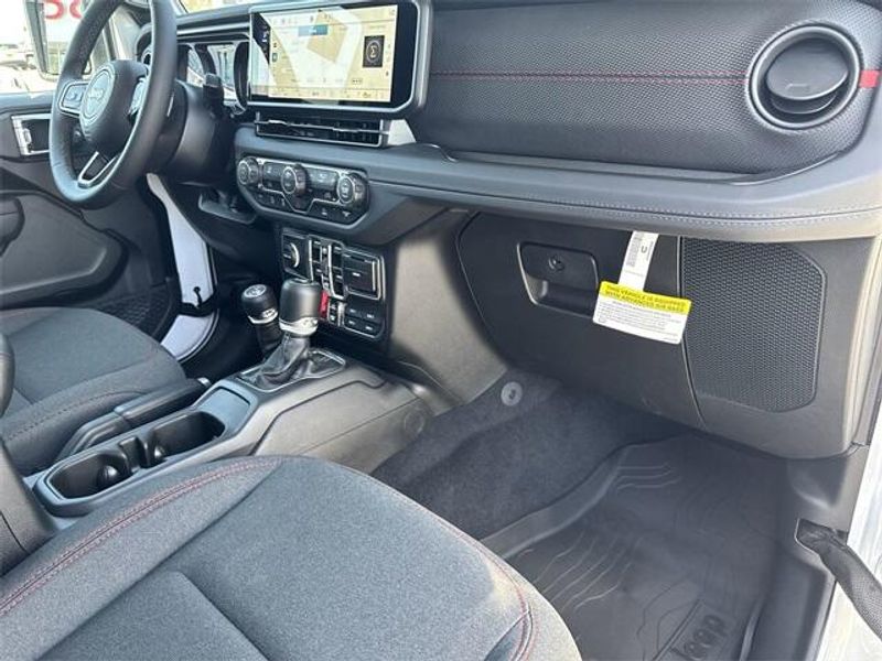 New 2025 Jeep Wrangler 4-door RubiconImage 13