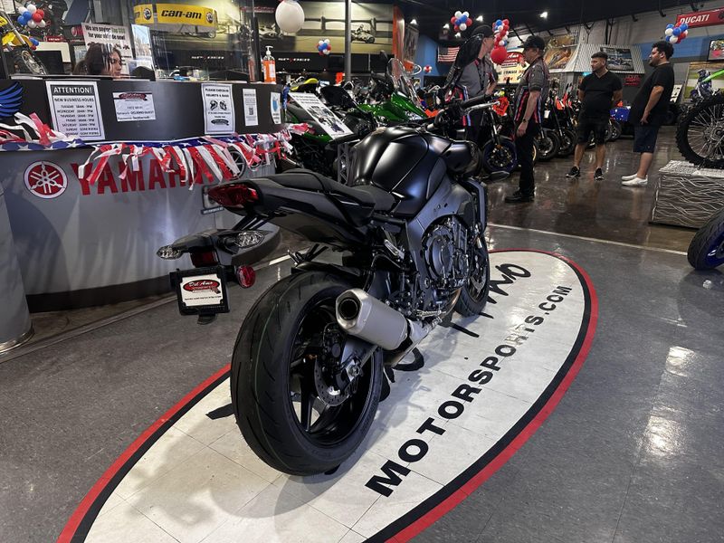 2023 Yamaha MT-10 Image 8