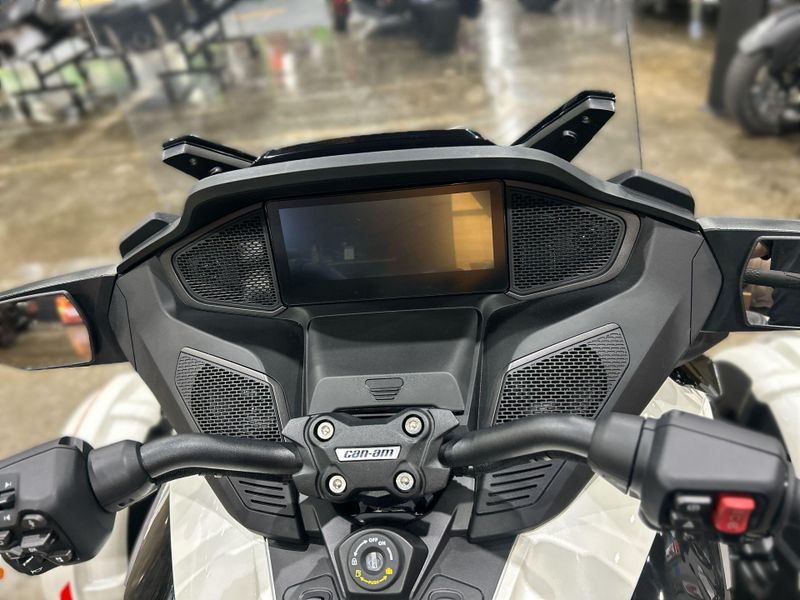 New 2026 Can-Am SPYDER RT (SE6) Image 26