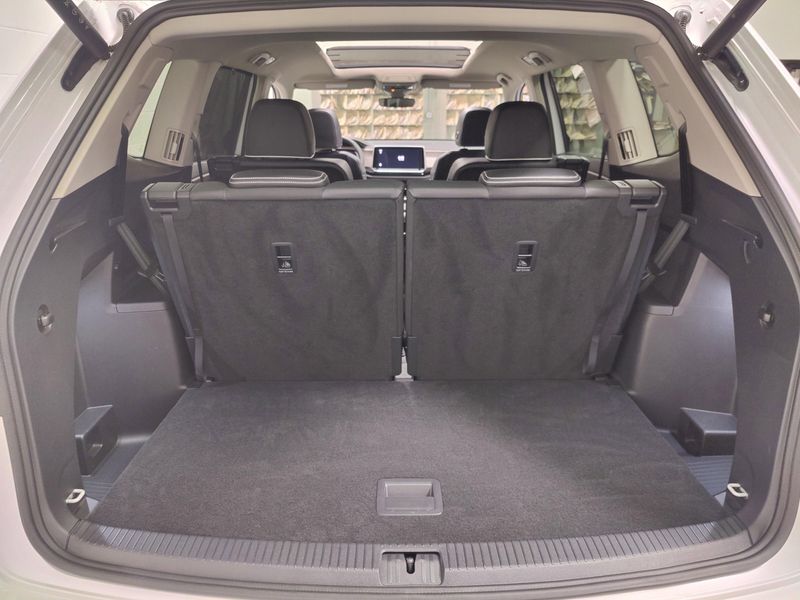 Used 2025 Volkswagen Atlas SEL Premium AWD R-Line Sunroof/NavImage 15