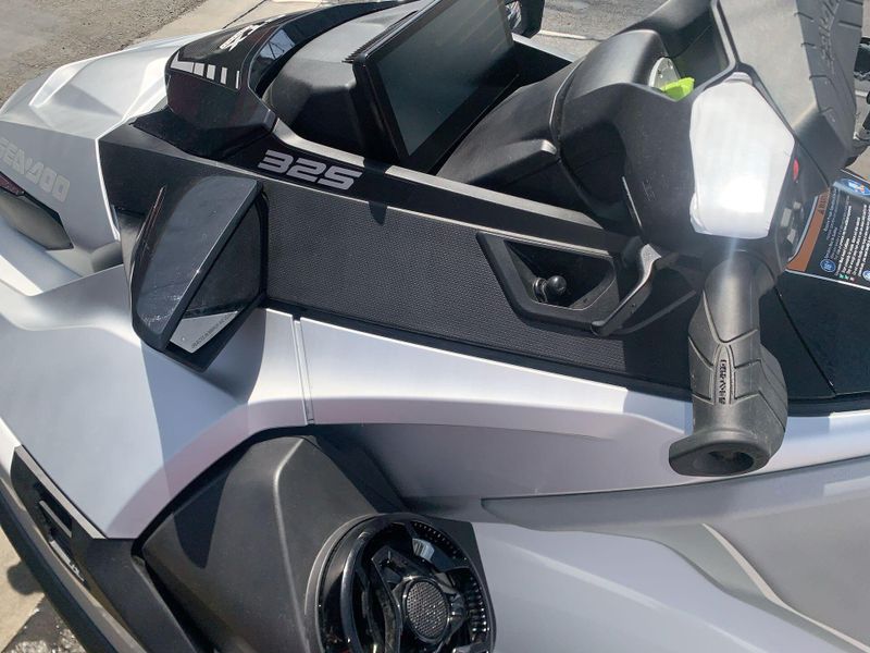 New 2025 Sea-Doo GTX LIMITED 325 (SOUND SYSTEM) Image 19