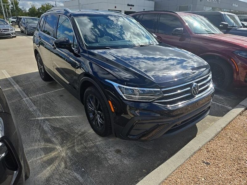 2022 Volkswagen Tiguan SE photo 2