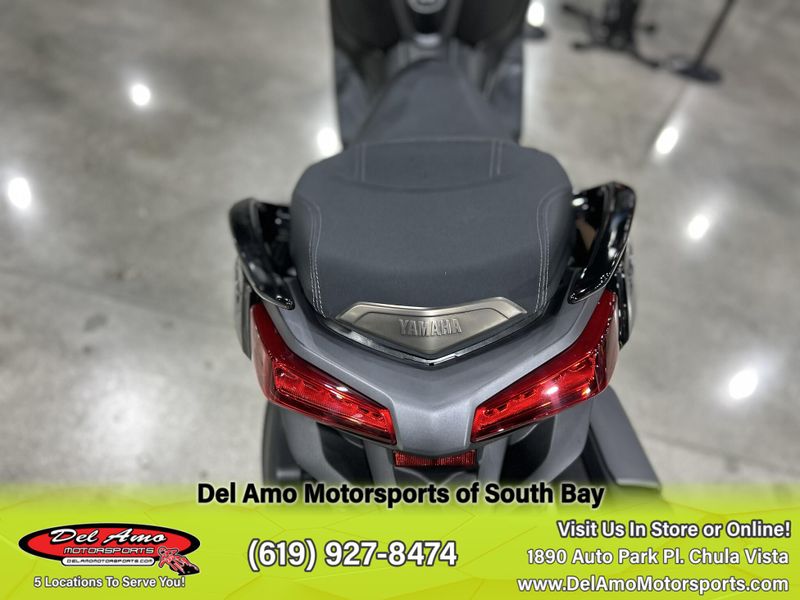 2025 Yamaha Xmax Image 6