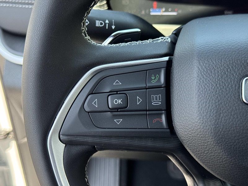 New 2026 Jeep Grand Cherokee Laredo 4x2