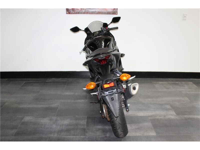 Used 2024 Yamaha YZF-R3 Image 2
