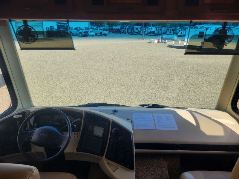 Used 2011 COACHMAN BY FOREST R ENCOUNTER M37-TZ Image 6