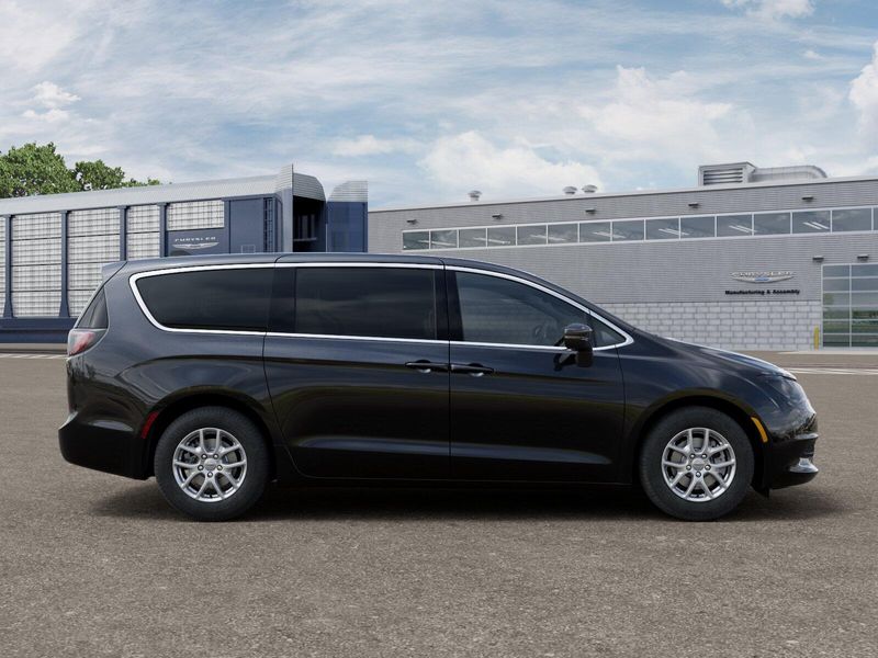 New 2026 Chrysler Voyager Lx