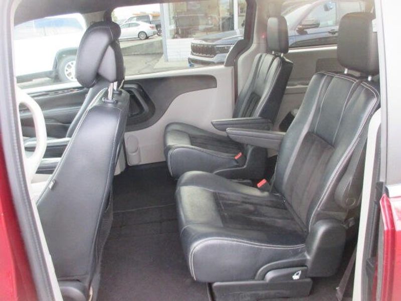 2017 Dodge Grand Caravan SXTImage 23