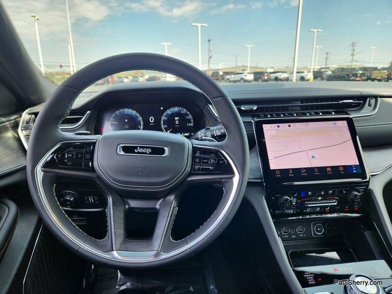 New 2025 Jeep Grand Cherokee Overland 4x4Image 39