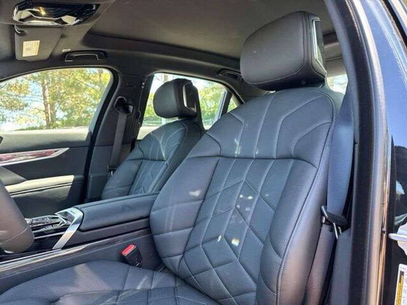 New 2026 BMW 7 Series 750e xDriveImage 19