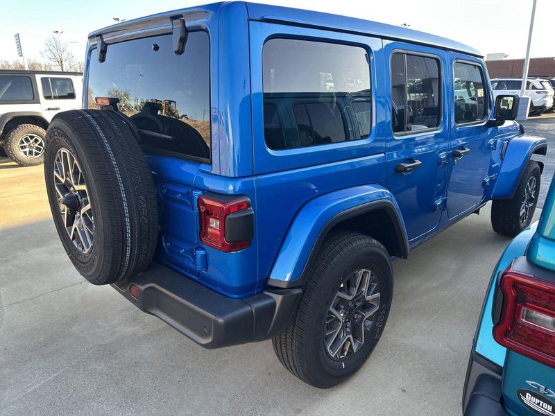 2024 Jeep Wrangler 4-door SaharaImage 7