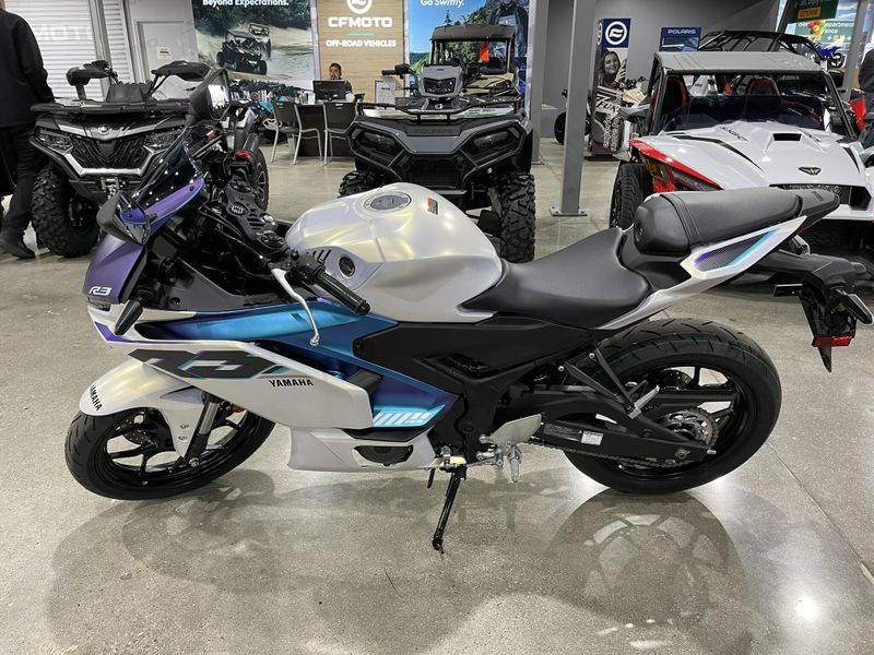 New 2025 Yamaha YZF-R3 ABS Image 2