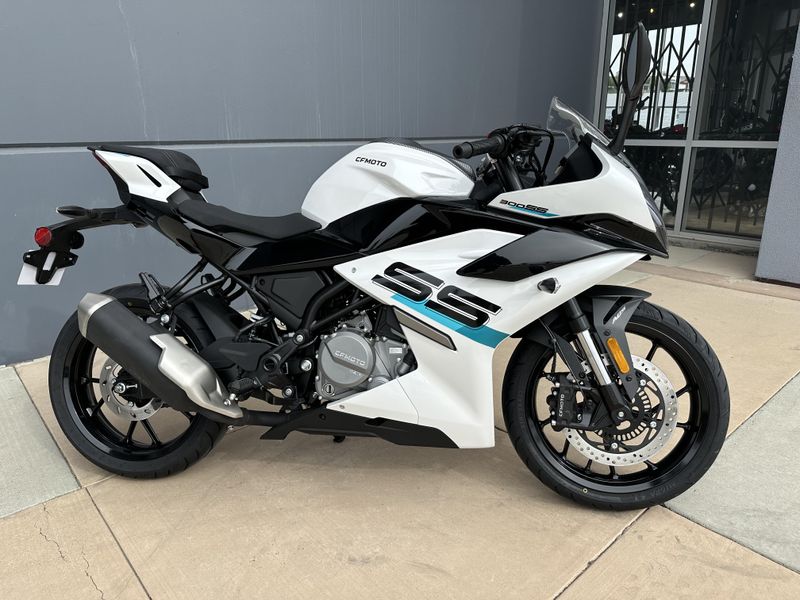 2025 CFMOTO 300SS Image 7
