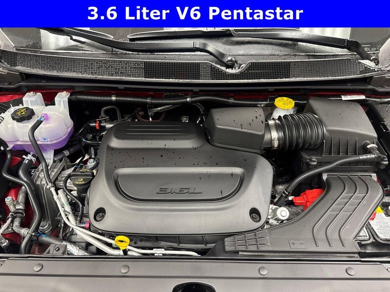 2025 Chrysler Pacifica Select AwdImage 6