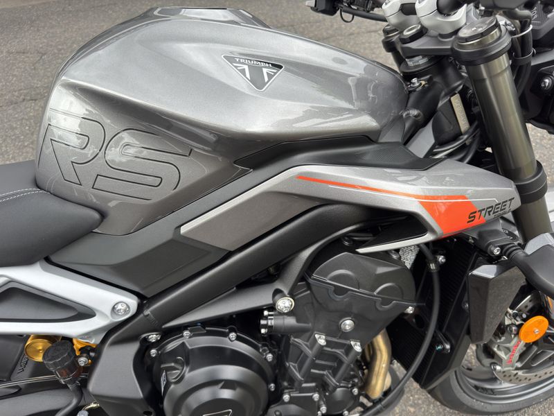 2025 Triumph Street Triple 765 RS - SILVER ICE 