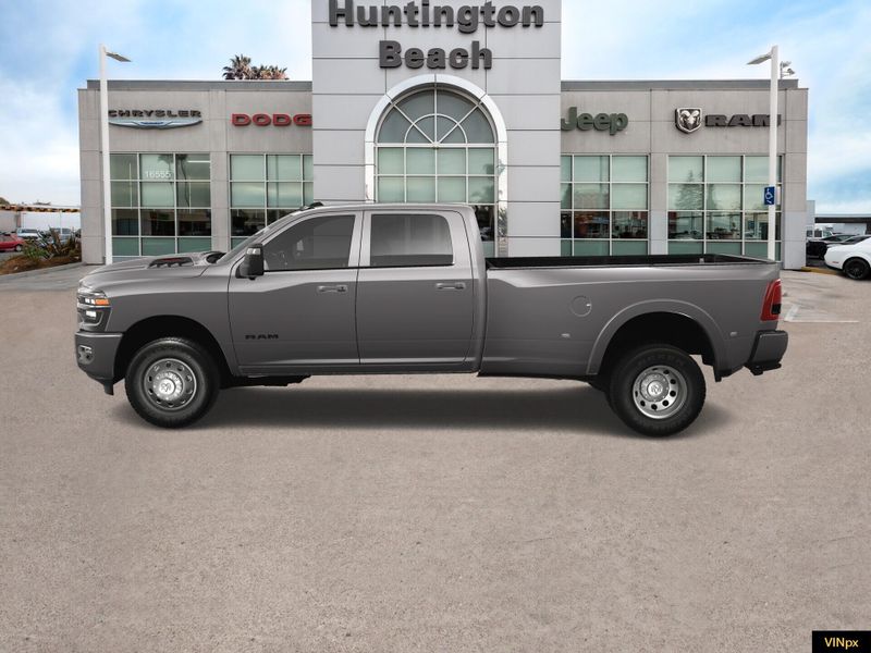 2025 RAM 3500 Laramie Crew Cab 4x4 DuallyImage 3