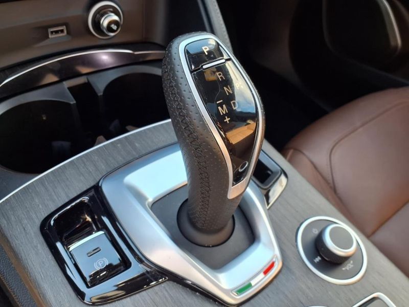 Used 2022 Alfa Romeo Stelvio TiImage 23