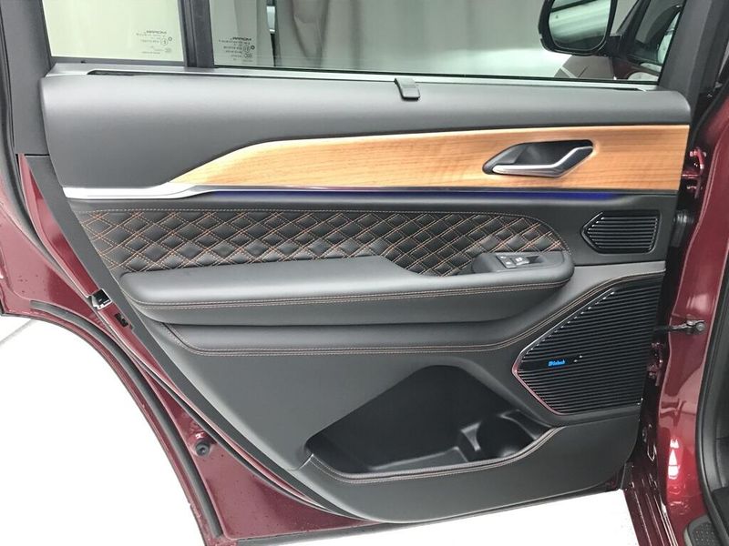 New 2026 Jeep Grand Cherokee L Summit 4x4Image 8