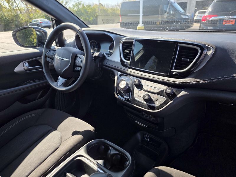 Used 2024 Chrysler Pacifica Touring