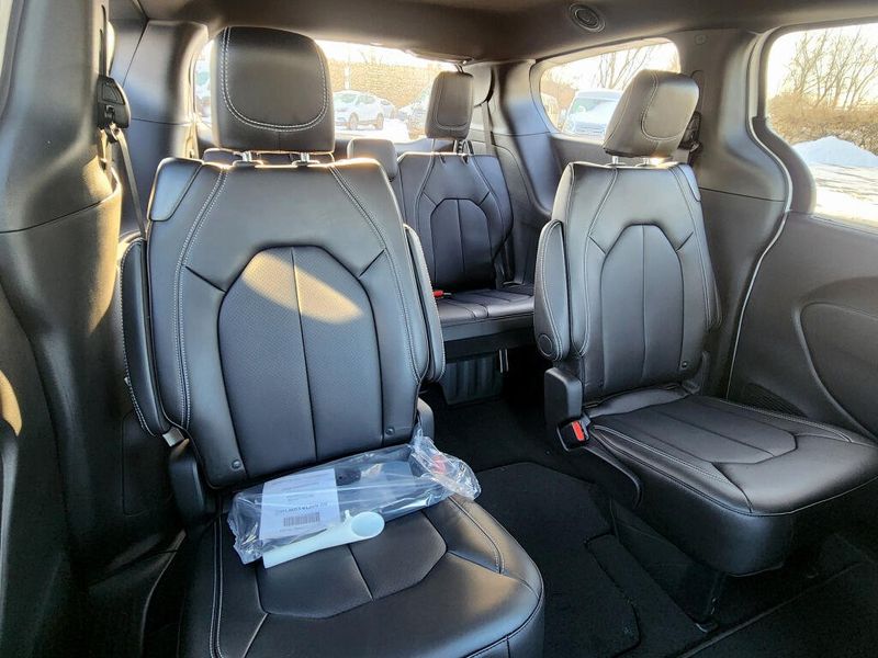 New 2026 Chrysler Voyager Lx