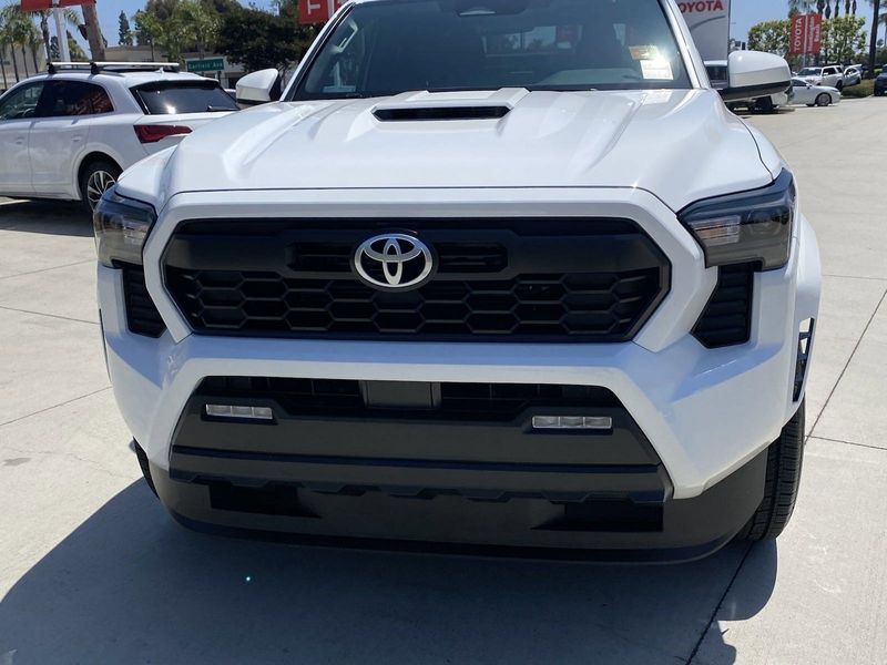 2024 Toyota Tacoma TRD SportImage 8