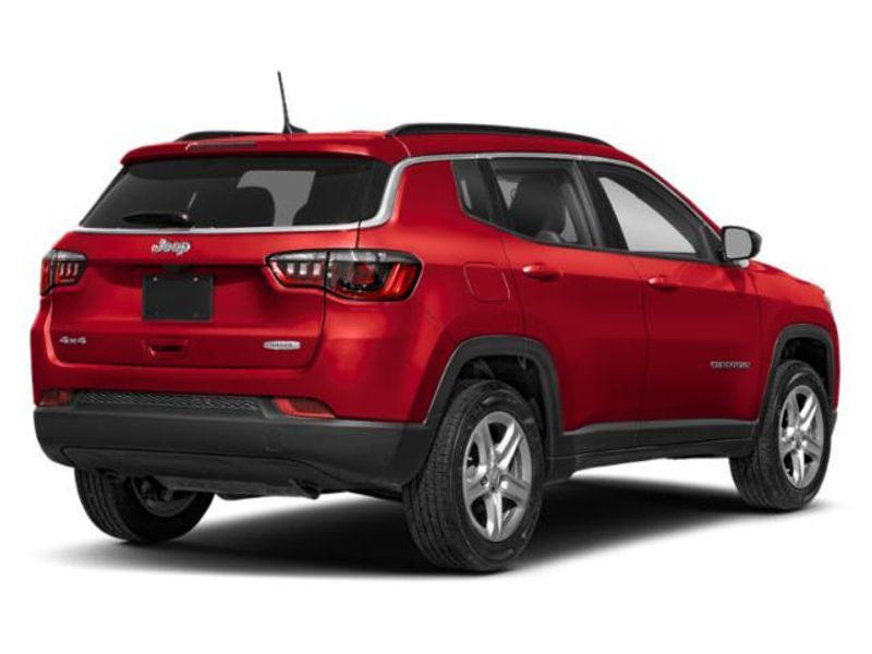 2026 Jeep Compass Latitude Altitude photo 3