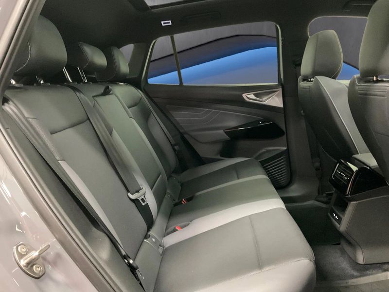 Used 2023 Volkswagen ID.4 Pro S Long Range w/Glass RoofImage 10