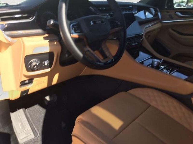 2025 Jeep Grand Cherokee Summit Reserve 4x4Image 10