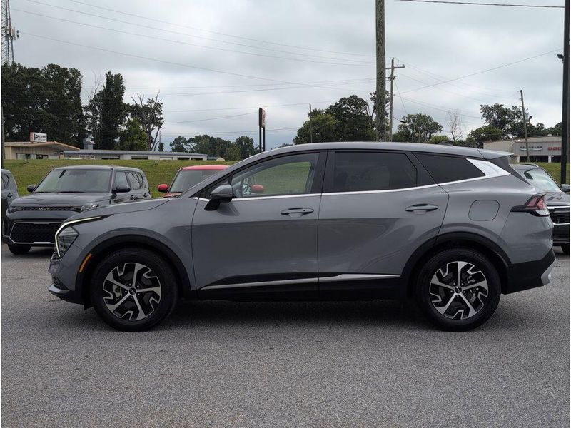 Used 2024 Kia Sportage EXImage 2