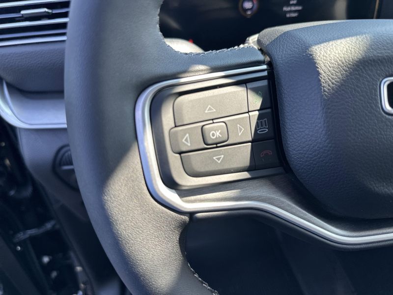 2025 Jeep Wagoneer Overland 4x4Image 30