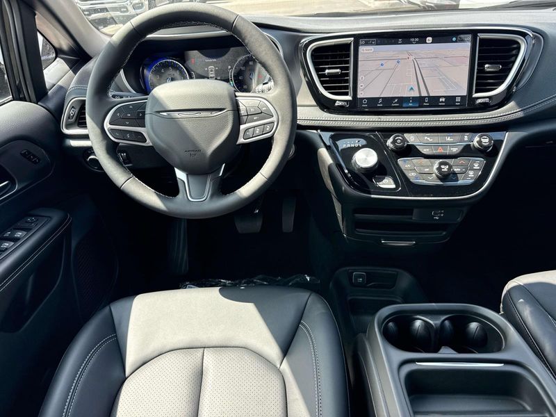 New 2027 Chrysler Pacifica Select Awd