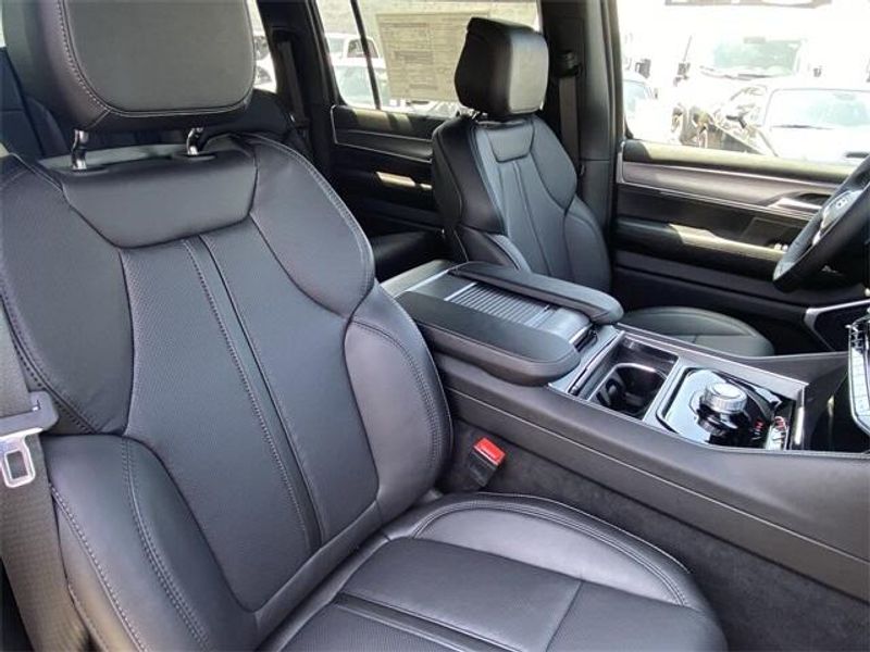 2024 Wagoneer Wagoneer Carbide 4x2Image 11